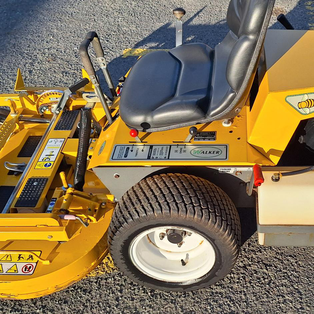 USED 2011 Walker MBV18 Zero-Turn Mower image 1